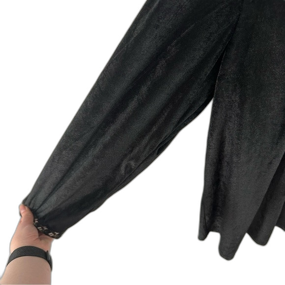 Curations Black Embroidered Velvet Blouse NWT Size Large - Picture 3 of 13